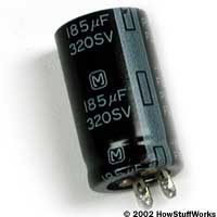 Tụ hoá ghi điện dung là 185 µF / 320 V