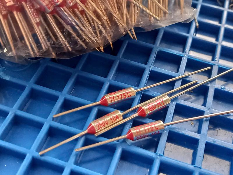 cách kiểm tra cầu chì nhiệt bawfg cách quan sát
