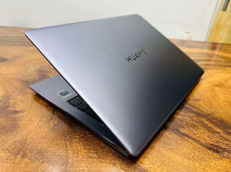 sử dụng huawei matebook